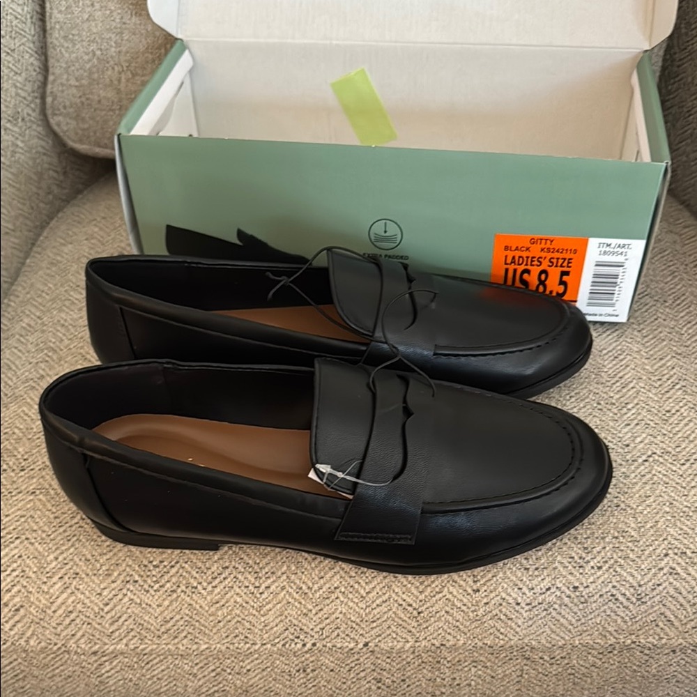 NWT Sleek Kensie Women's Gitty Black Penny Loafers